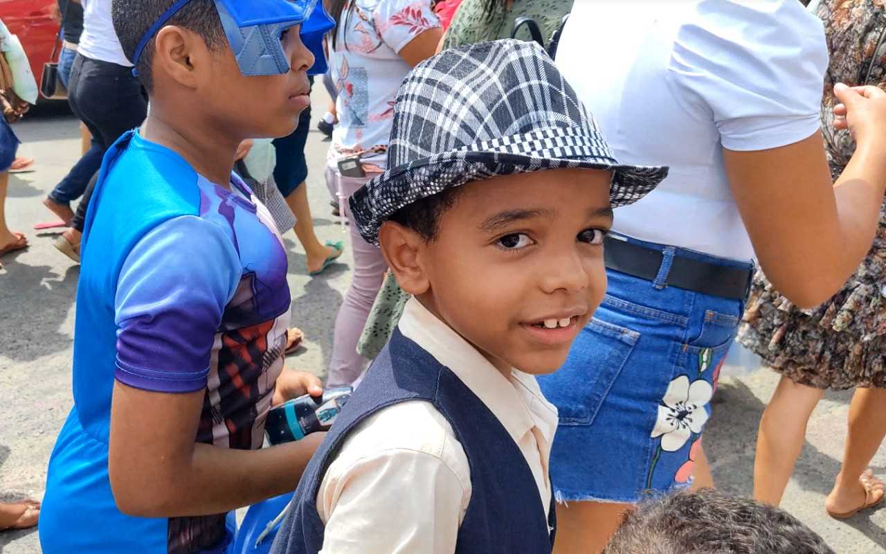 Camacã: Grupo Escolar João XXIII e Grupo Escolar Clériston Andrade promoveram desfile em homenagem as crianças